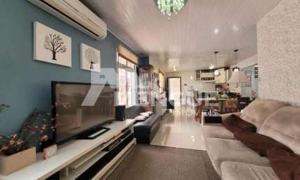 Casa com 3 quartos à venda na Rua Breno Arruda, 151, Santa Maria Goretti, Porto Alegre por R$ 530.000