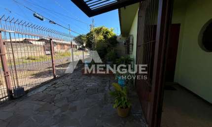 Casa com 2 quartos à venda na Rua Capibaribe, 21, São Sebastião, Porto Alegre por R$ 700.000