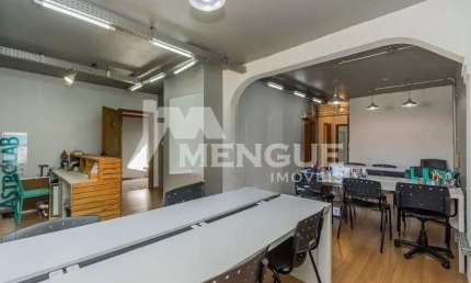 Casa comercial com 3 salas para alugar na Rua Oito de Julho, 156, Jardim Botânico, Porto Alegre por R$ 4.499
