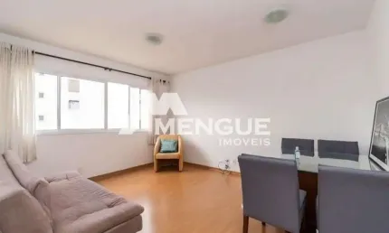 Apartamento com 3 quartos para alugar na Rua Antônio Joaquim Mesquita, 570, Passo da Areia, Porto Alegre por R$ 4.300