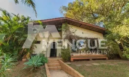 Casa com 3 quartos à venda na Avenida Assis Chateaubriand, 17, São Sebastião, Porto Alegre por R$ 840.000