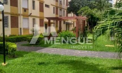 Apartamento com 3 quartos à venda na Rua Roque Calage, 280, Passo da Areia, Porto Alegre por R$ 300.000