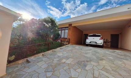 Casa com 4 quartos à venda no Jardim Palma Travassos, Ribeirão Preto  por R$ 580.000