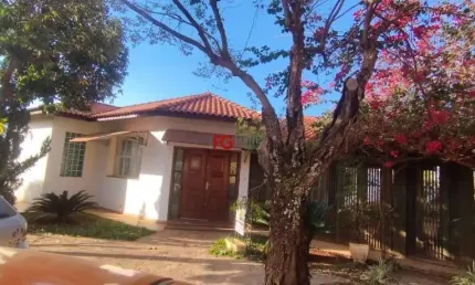 Casa em condomínio fechado com 4 quartos à venda em Via Anhanguera, Cravinhos  por R$ 950.000