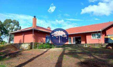 Casa com aproximadamente 500m² no Centro de Contenda