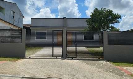 Casa com Excelente Quintal no Capela Velha em Araucária