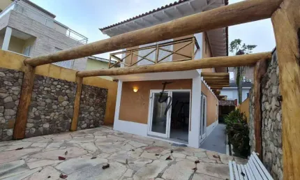 Linda Casa de Altíssimo Padrão Mobiliada em São Sebastião/SP.