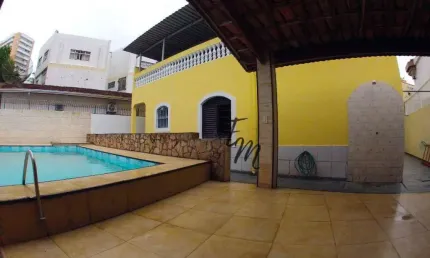 Excelente Casa com Piscina Com 05 Dormitórios na Tupi - Praia Grande - São Paulo
