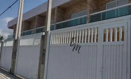 Casa com 2 quartos à venda na Rua Campos do Jordão, Jardim Real, Praia Grande