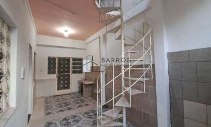 Casa com 1 quarto para alugar na Artur Rios, 231, Senador Vasconcelos, Rio de Janeiro por R$ 750