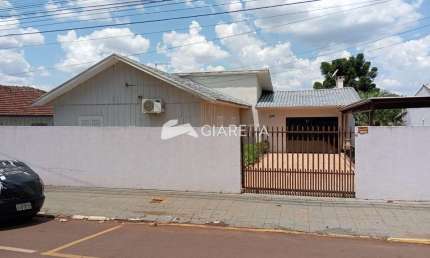 Casa à venda com ótima localização no CENTRO, TOLEDO - PR