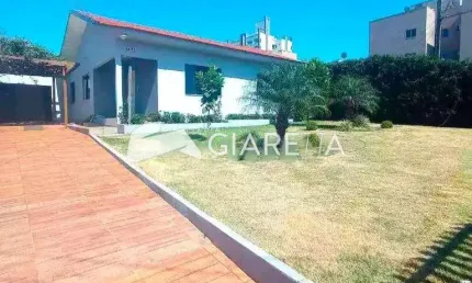 Casa muito ampla e espaçosa para venda no CENTRO de TOLEDO-PR