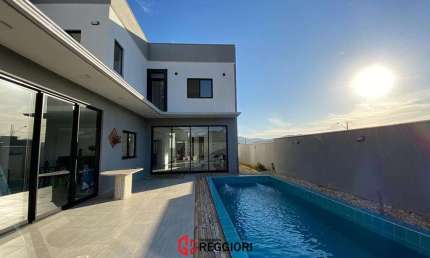 Casa em condomínio fechado com 4 quartos à venda no Santa Regina, Camboriú 