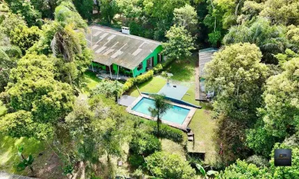 Chácara à Venda no Bairro Potuverá - Itapecerica da Serra/SP - 5.018M2 Área Terreno, Piscina, Casa sede, Galpões