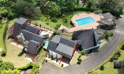 Sitio de Alto Padrão à Venda 136.800m2 área Terreno, área construída 881m2, Piscina Aquecida - São Lourenço da Serra/SP.