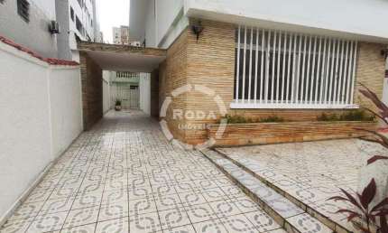 Excelente sobrado a duas quadras da praia - Ponta da Praia