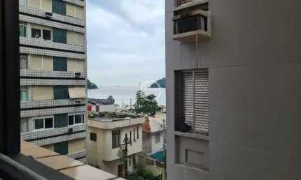 Ótimo apartamento sala living amplo com vista parcial para o mar a uma quadra da praia no itararé são vicente.