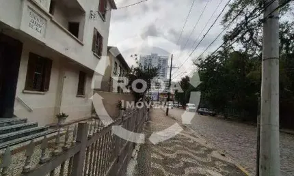 Excelente Oportunidade, imóvel de 3 dormitórios com dependência a duas quadras da praia, Bairro José Menino, Santos-SP