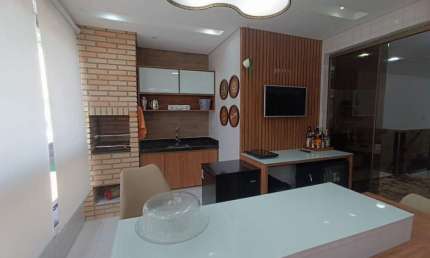 Sobreposta alta em Santos na Vila Belmiro de 3 dormitórios, varanda gourmet, finamente decorada.