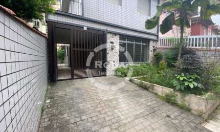 Casa ampla à venda, 3 dormitórios próxima ao coração do Gonzaga