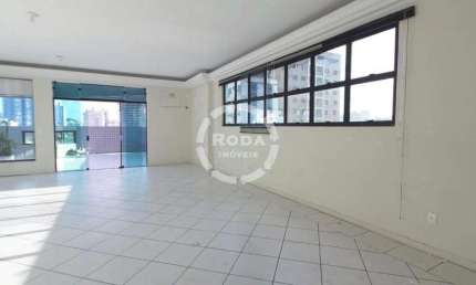 Oportunidade Única: Espaçosa Sala Comercial na Cobertura com Possibilidades Infinitas!