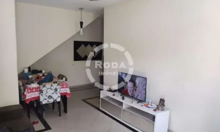 Casa Sobreposta baixa a venda de 3 dormitórios, 1 suíte, em Santos no bairro Aparecida