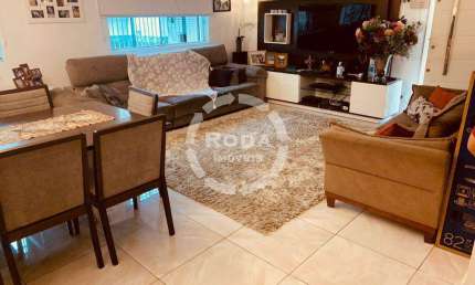 Sobrado de 4 dormitorios sendo 1 suite em Santos na Ponta da Praia