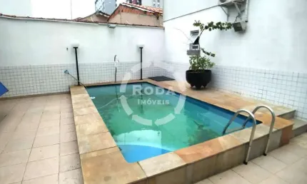 Casa Sobresposta Baixa com 3 quartos sendo 2 suítes e Piscina Privativa e Salão com Churrasqueira 2 vagas no Aparecida em Santos