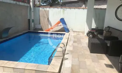 Sobrado para Venda com Piscina na Ponta da Praia com 3 quartos suítes em Santos