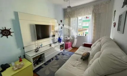Apartamento 01 quarto, prédio frente mar com elevador e portaria, ótima localização no bairro do Embaré.
