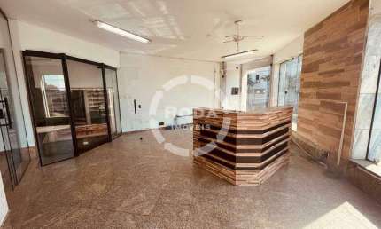 SOBRADO COM 4 DORMITORIOS, 1 SUITE, DUAS SALAS, BANHEIRO SOCIAL, COZINHA DEPENDENCIA COMPLETA DE EMPREGADA