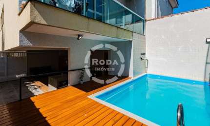 Casa em Condomínio 2 dormitórios, 2 suítes, 1 vagas de garagem com piscina privativa e quintal em Santos-SPl com churrasqueira