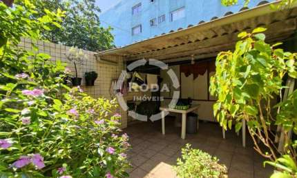 CASA RETROFIT A VENDA NO BAIRRO DO MACUCO EM SANTOS!