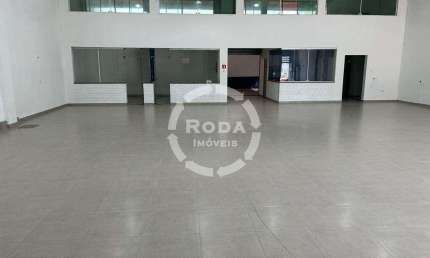 Ótimo Galpão de 480m² na Vila Mathias em Santos, com 5 salas para escritório e 3 banheiros.