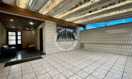 Casa a venda em Santos, localizada no bairro da Aparecida.
