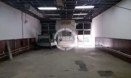 Ponto comercial em sobrado geminado no centro de Santos.