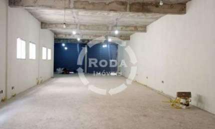 Galpão, com amplo terreno, localizada na Av. Conselheiro Nébias