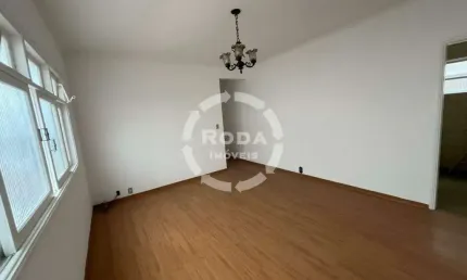 Apartamento à Venda, 2 dormitórios com suíte e dependência de empregada, garagem fechada e na Ponta da Praia.