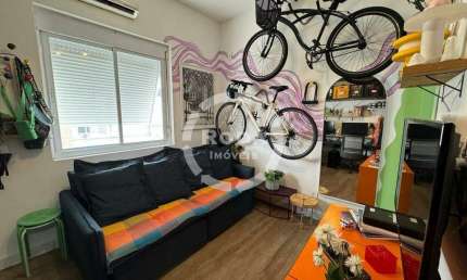 Excelente Sala Living, no Bairro do Embaré - Santos-SP, próximo a praia.