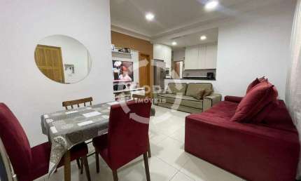 Casa sobreposta baixa à venda, 3 suítes, no bairro do Estuário, em Santos/SP.