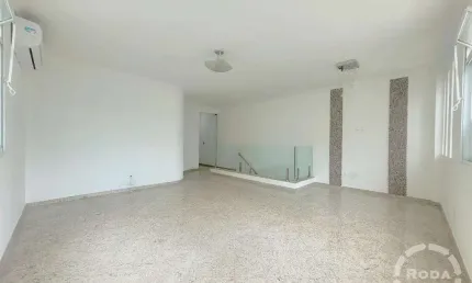 Casa Sobreposta Alta Duplex no Embaré / Santos/SP – 4 Suítes, Terraço Gourmet e 2 Vagas Paralelas