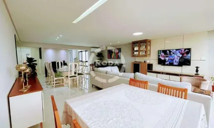 Amplo apartamento frente mar reformado, 3 dorms com uma suite