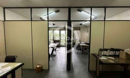 Sala Comercial para locação no Centro de Santos – 110 m², Vaga Coberta e Portaria 24h