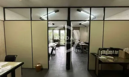 Sala Comercial à Venda no Centro de Santos – 110 m², Vaga Coberta e Portaria 24h