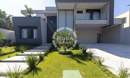 Exclusiva Mansão no Jardim Acapulco – Sofisticação e Conforto no Guarujá