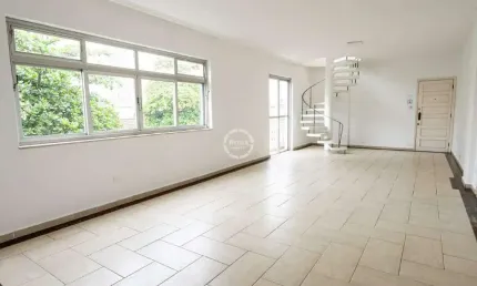 'Amplo Apartamento Duplex com 208m² no Embaré em Santos/SP a 1 Quadra da Praia e Próximo à Igreja do Embaré'