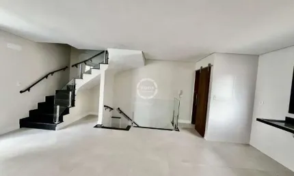 Sobrado geminado em vila, ponta da praia , 02 suítes.