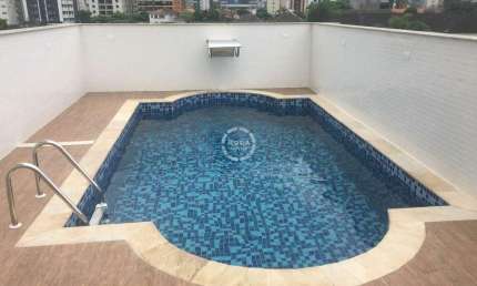 Casa sobreposta com piscina aquecida e 04 quartos Ponta da Praia