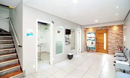 Sobrado Comercial e Residencial no Embaré – Versatilidade e Localização Estratégica!