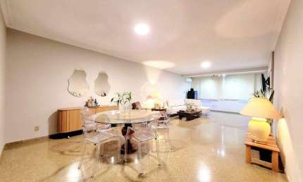 Apartamento Reformado com 3 Suítes, 2 vagas e 237 m² no Coração do Gonzaga – Santos